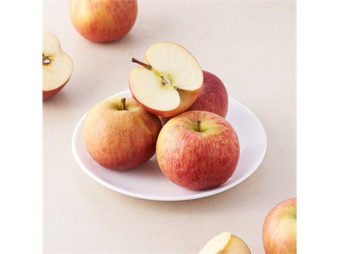 fresho! Premium Fuji Apple, 4 pcs
