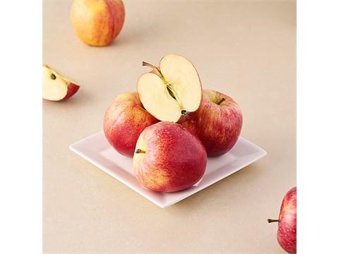 fresho! Royal Gala Apple - Organically Grown, Regular, 4 pcs